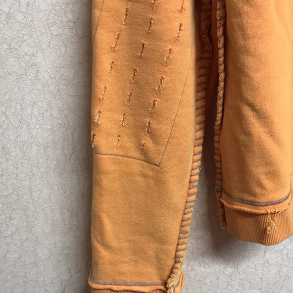 says xxl but no way I would say med.  ptp is 19 1/2 and length 25 - Picture 6 of 8